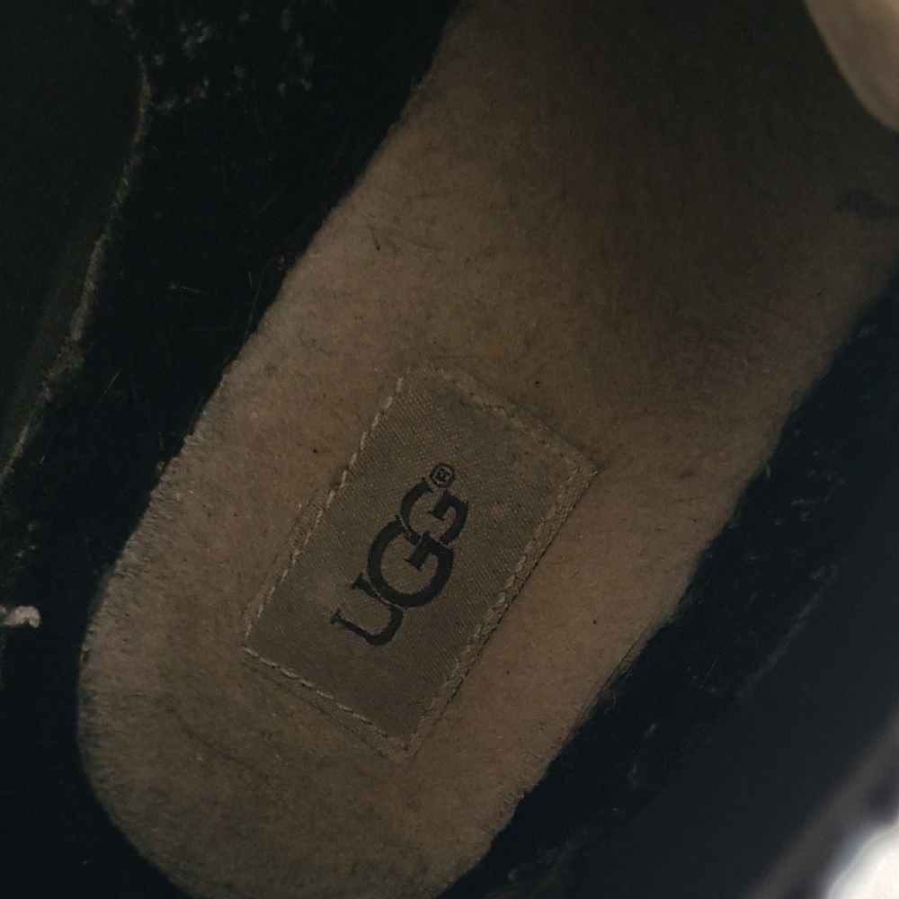 UGG Chelsea Boot - Picture 4 of 5